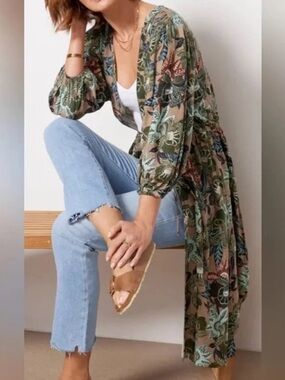 NBW! Evereve Mindy Wrap, a lightweight midi-length. Size M/L